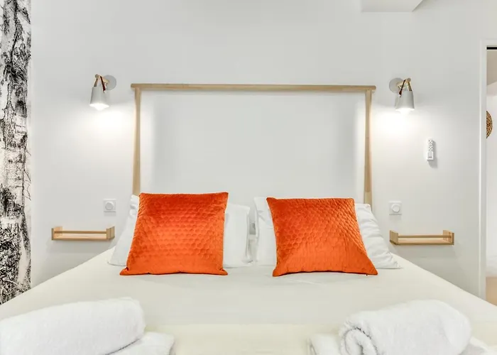 Apartment Les De Laure - L'or Blanc, Avec Vue Sur Le Chateau, Climatisation, Netflix, A 160 M De La Cite Medievale